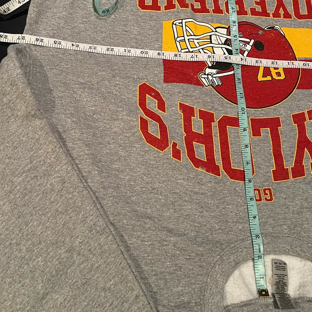Go Taylor’s Boyfriend Gray Crewneck Graphic Sweatshirt - Picture 7 of 9